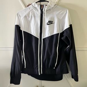 Women’s Nike wind breaker